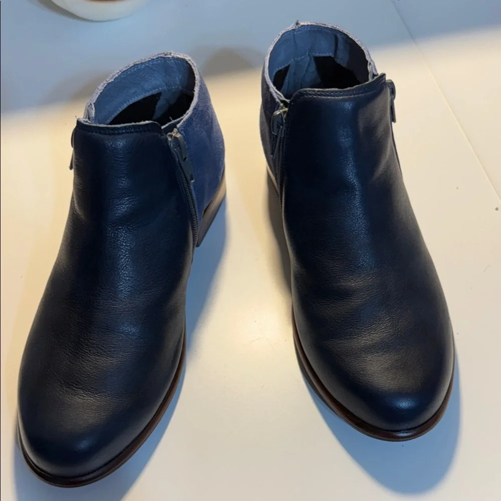 Naot Helm Navy Dark Blue Suede Zippers Ankle Boots